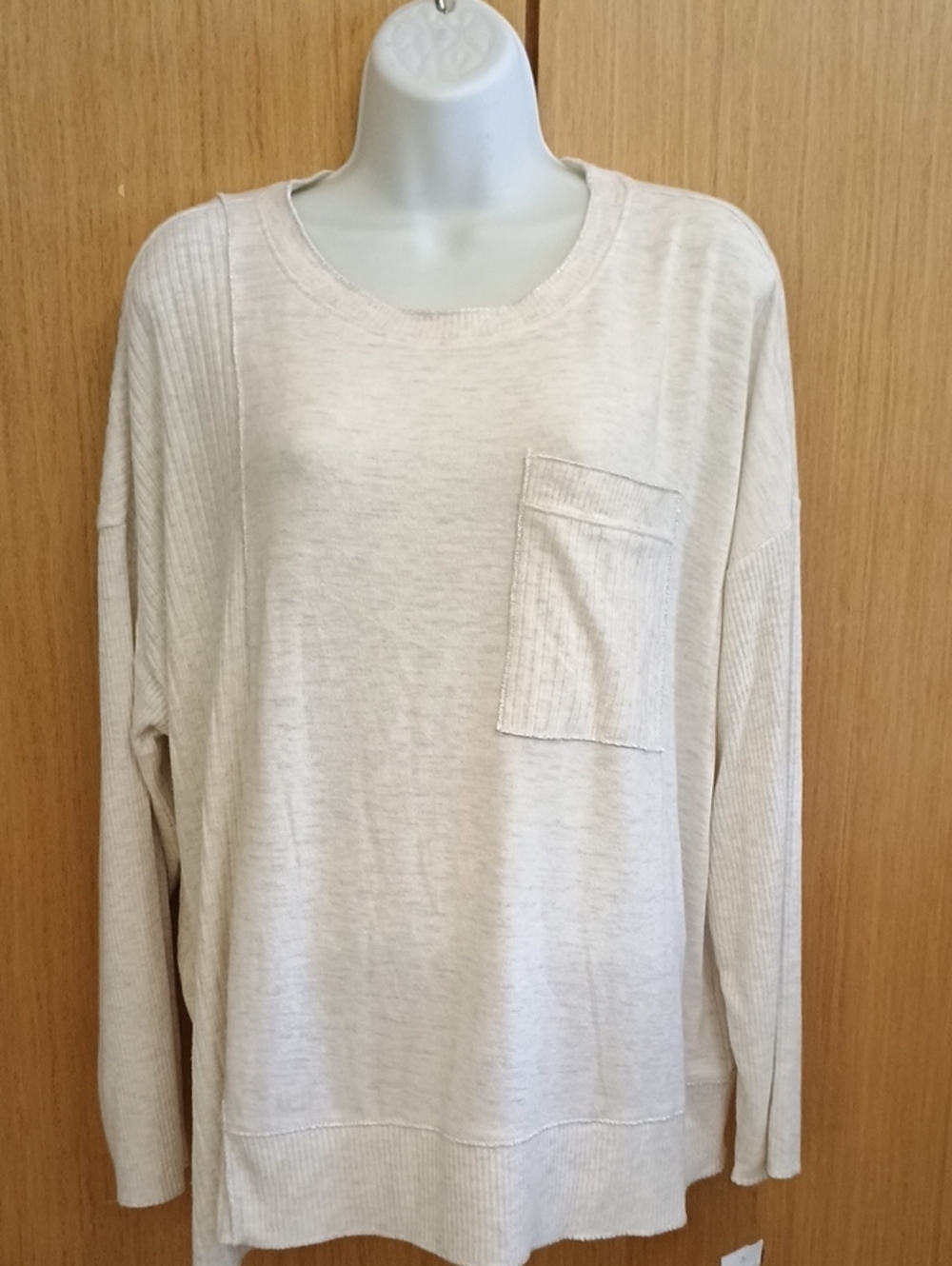 +SZ NWT Democracy SZ 2X Light Cream LS Pocket Knit Pullover With Silver Thread
